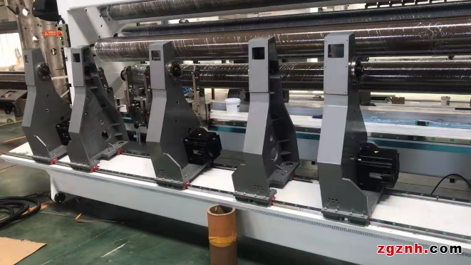 Lenze在薄膜分切機上的應用