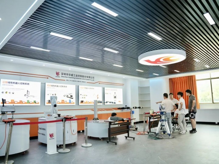 寶安日報(bào)專訪|華成工控：打造高性價(jià)比國產(chǎn)工控系統(tǒng)（智能化學(xué)會(huì)副會(huì)長單位）